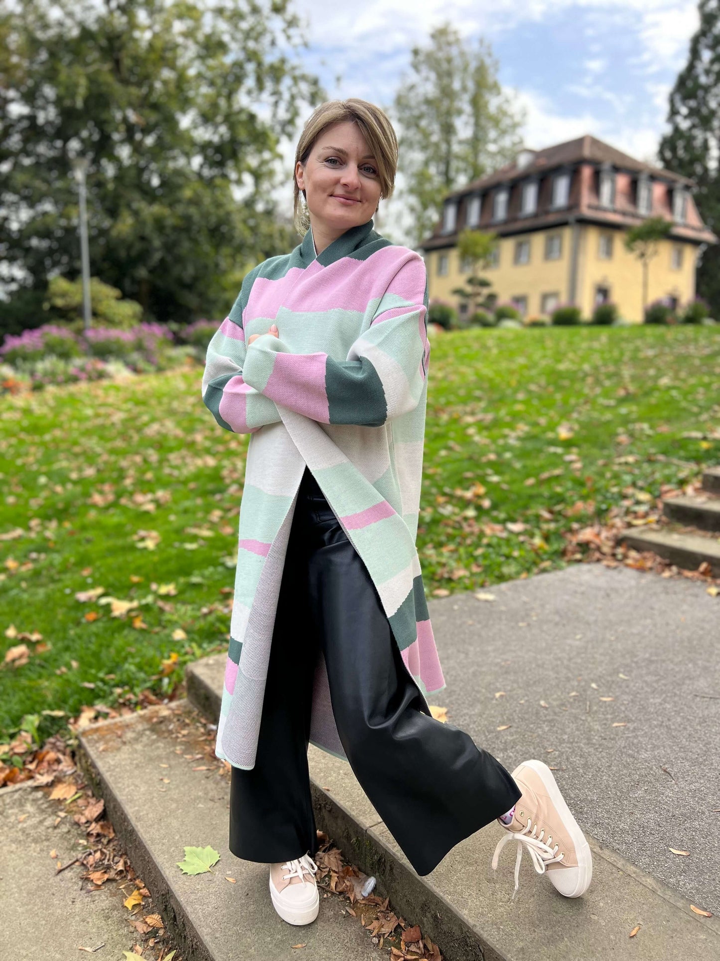 Die helle Strickjacke
