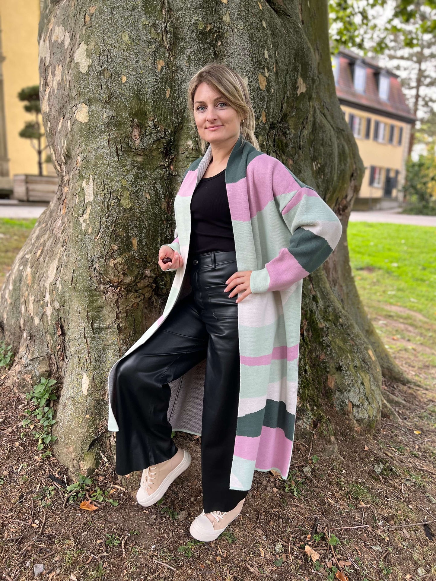 Die helle Strickjacke