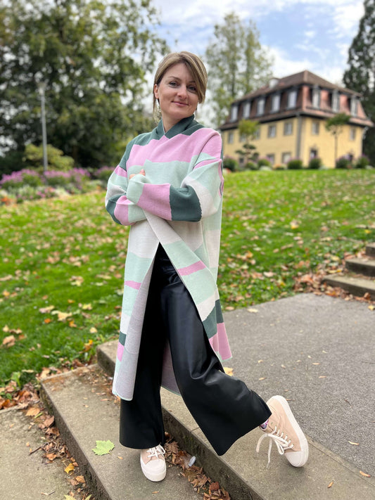 Die helle Strickjacke