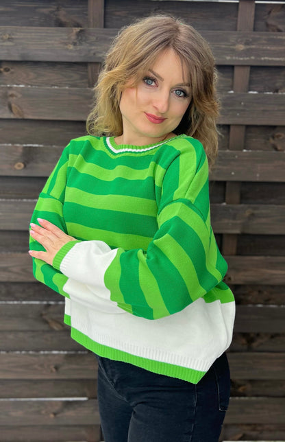 Leuchtend grüner Pullover aus Qualitätsstrickwaren